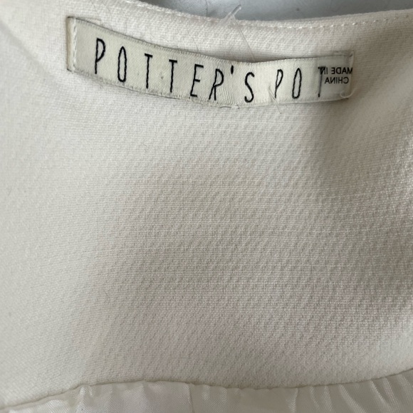 Potter’s Pot White Coat - Picture 5 of 6